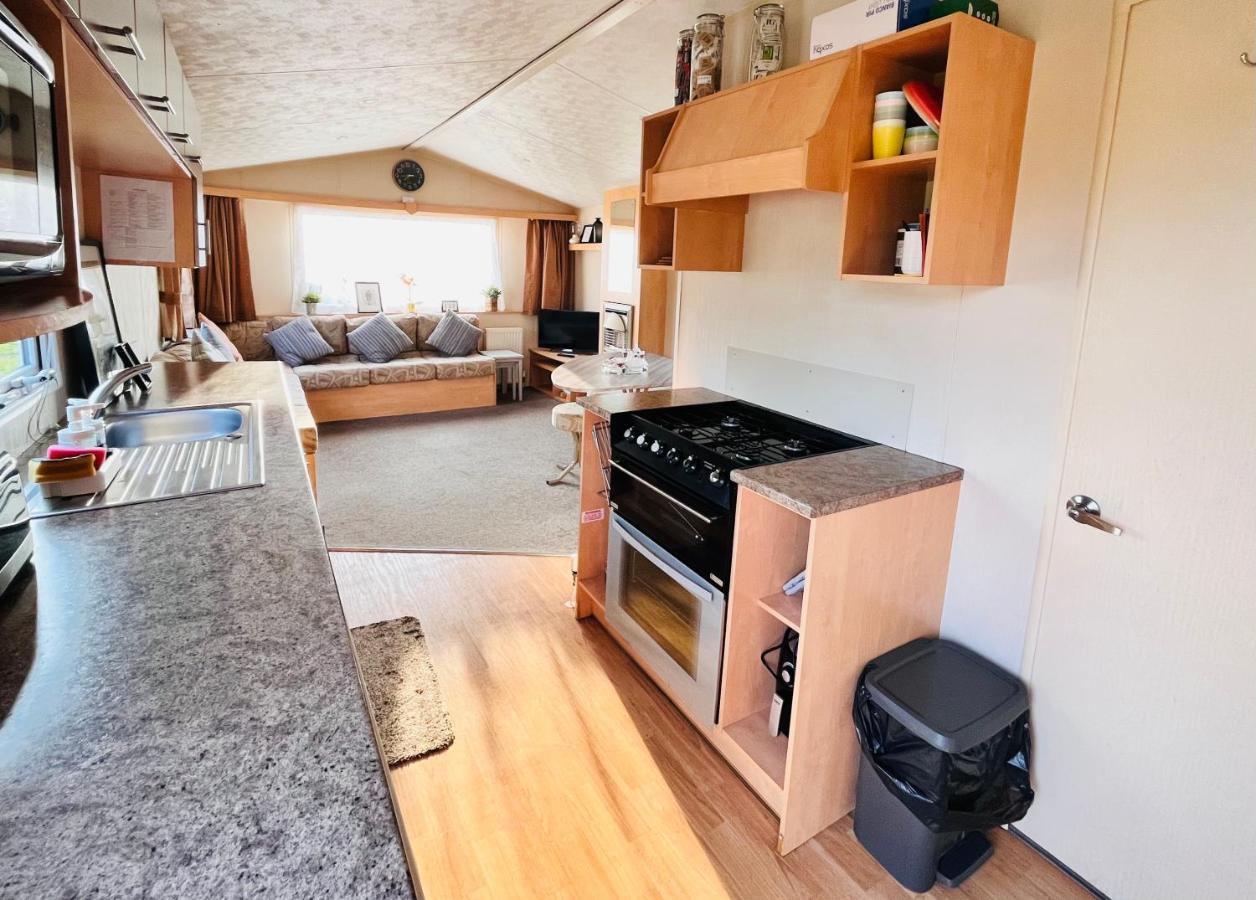 Lola'S Caravan. Your Home Away From Home. Parkeston Exterior foto